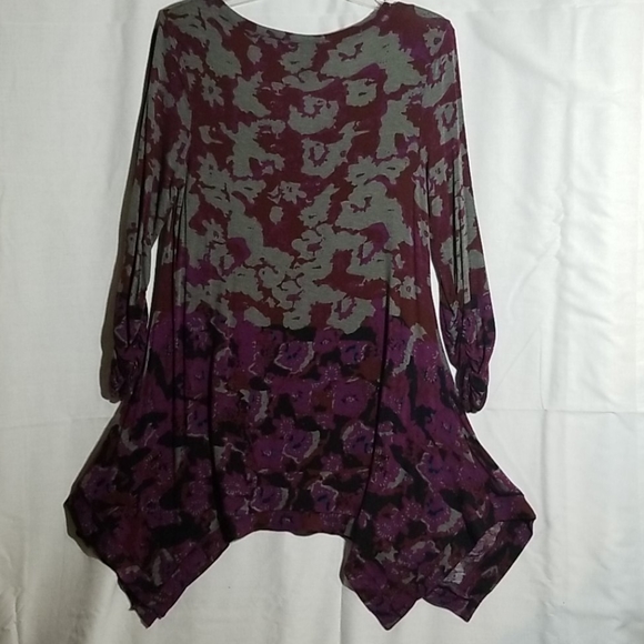 Multi use tunic top three quarter sleeves. - Picture 2 of 3